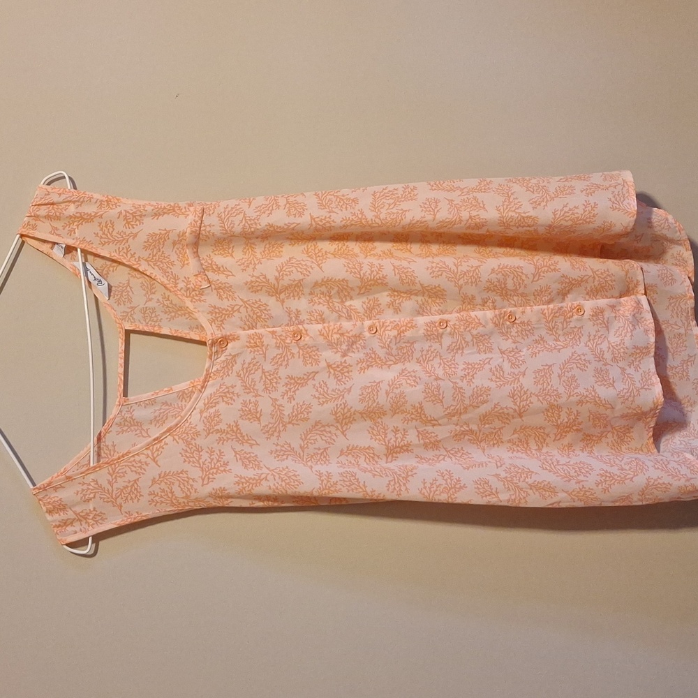 Reitmans white and coral sleeveless top